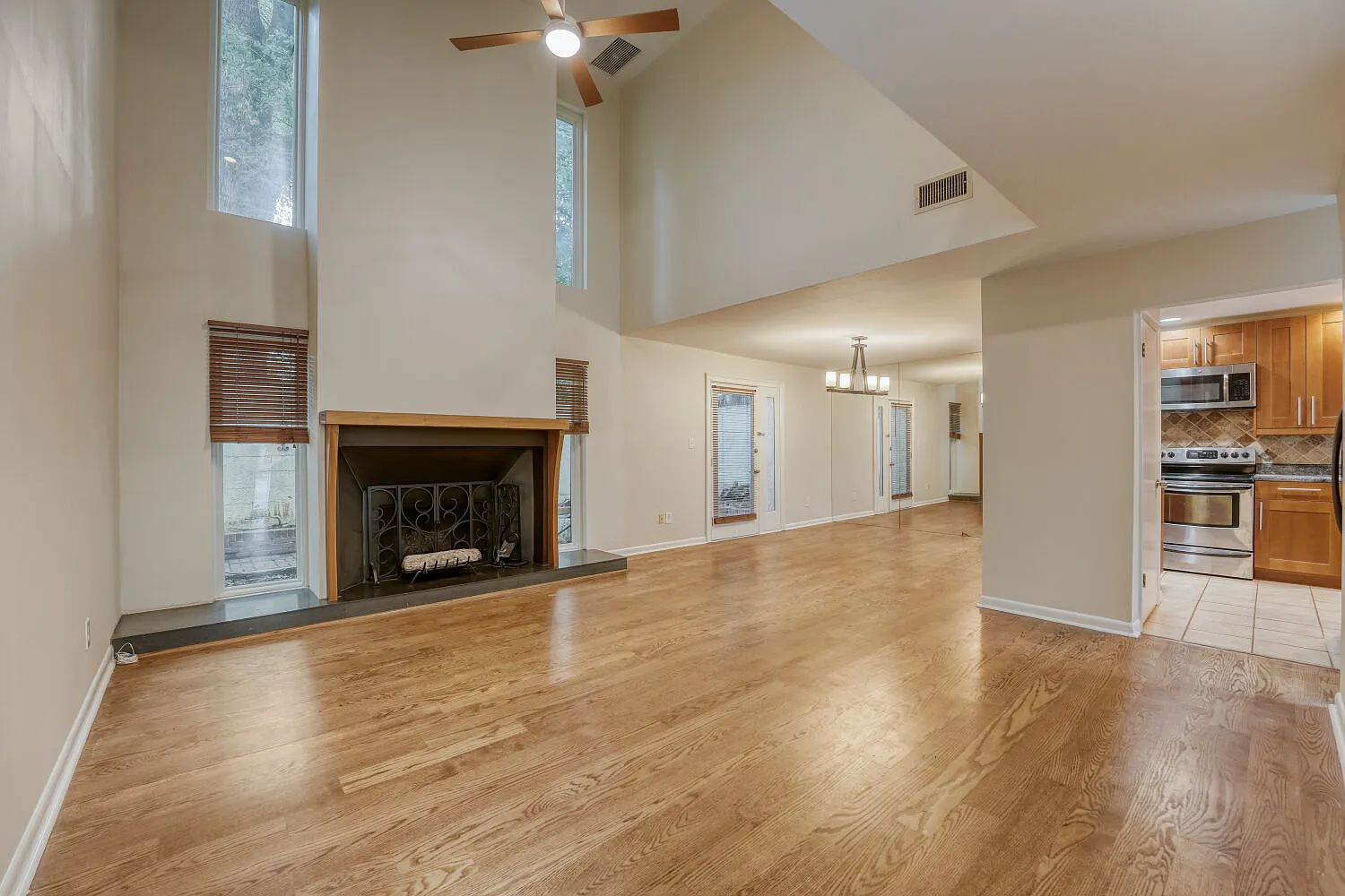 3 bed, 1764 sqft, $3,600 — Photo 3