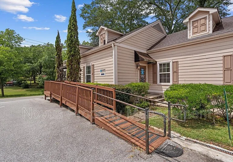 214 Maple St — Photo 3