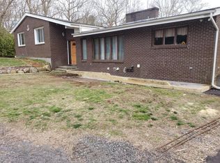 568 S County Trl, Exeter, RI 02822