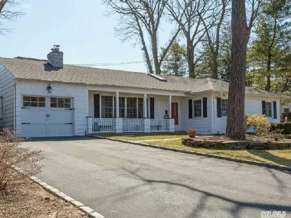 76 Oaktree Ln, Manhasset, NY 11030