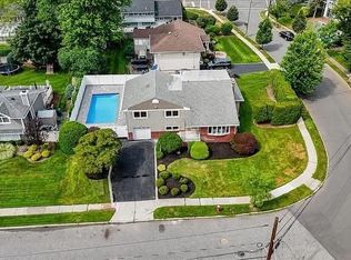 714 Village Rd, Oradell, NJ 07649