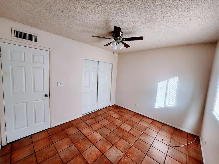 827 E Hazel Dr — Photo 15