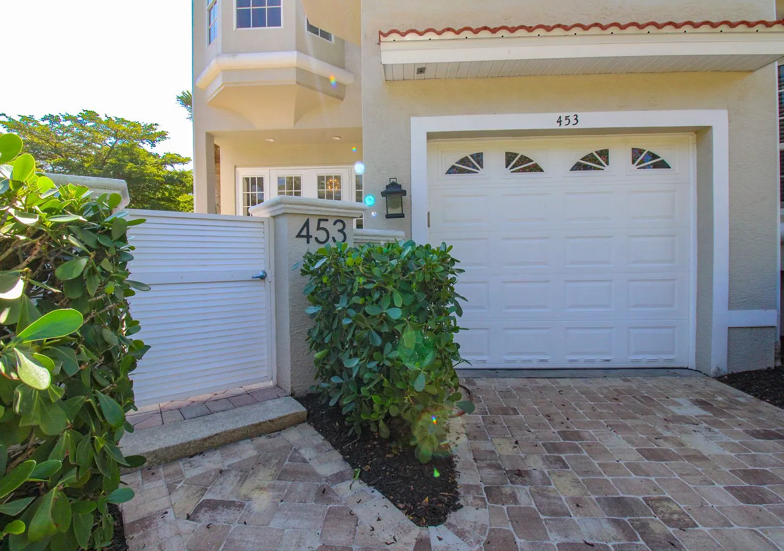 Downtown Naples Seasonal Beautiful Villas Napoli Now Available — Photo 3