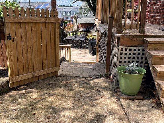 Private side Entrance to rental Unit.