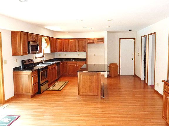 Kitchen & eating area