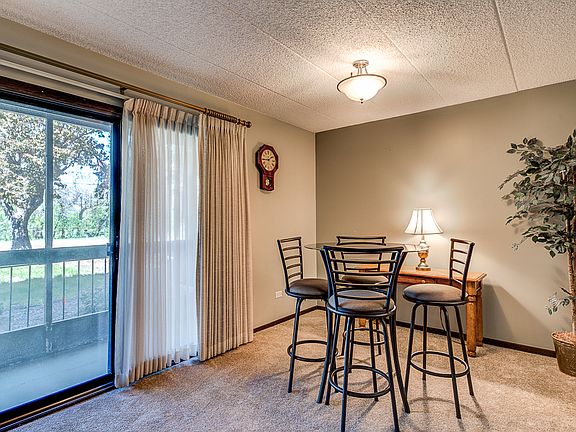 5th image of 15103 S Quail Hollow Dr #601