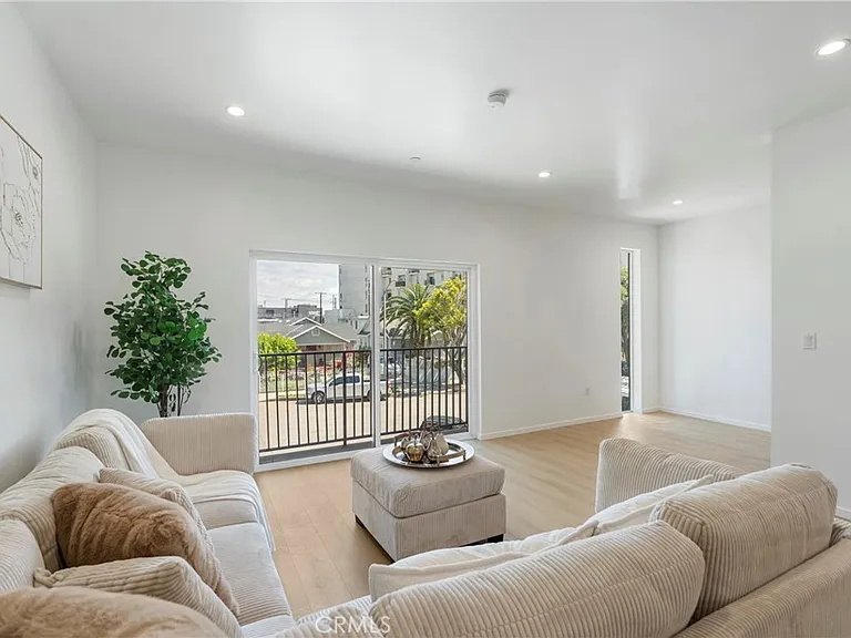 2517 Alsace Ave — Photo 10
