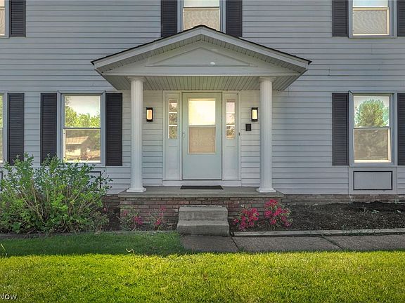 3rd image of 4056 Lake Park Dr