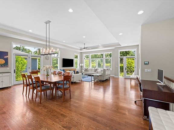 3rd image of 23 Heritage Dr