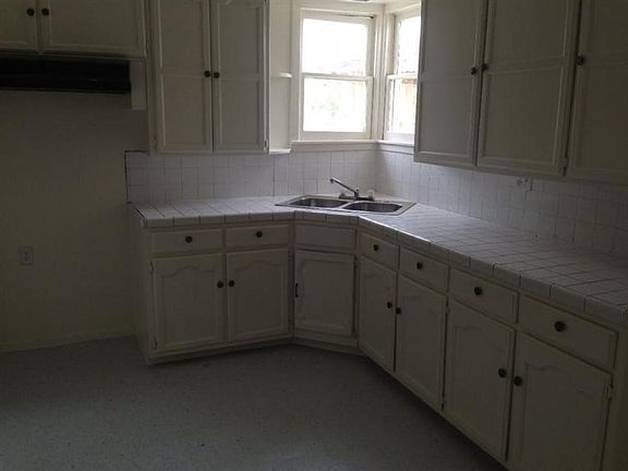 3rd image of 900 4th St
