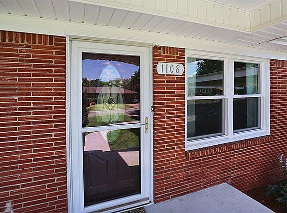 5th image of 1108 S Meadow Dr