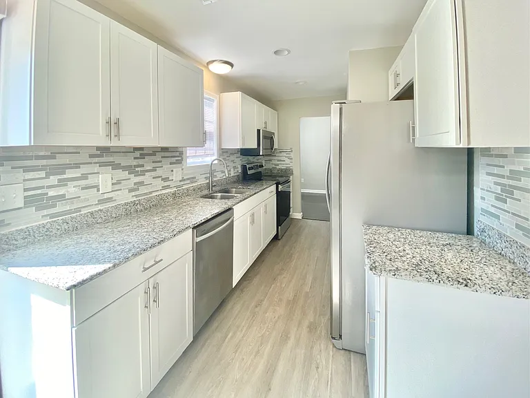 102 Petworth Dr — Photo 5