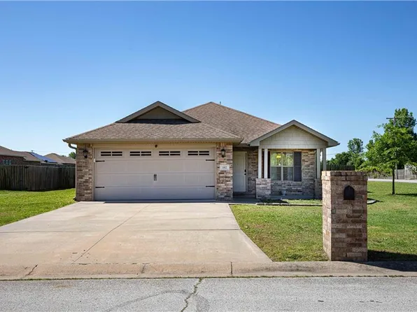 102 Zachary Ln, Carl Junction, MO 64834