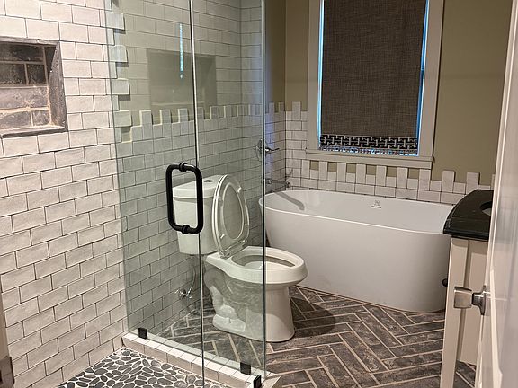 5th image of 108 NW 15th St #2