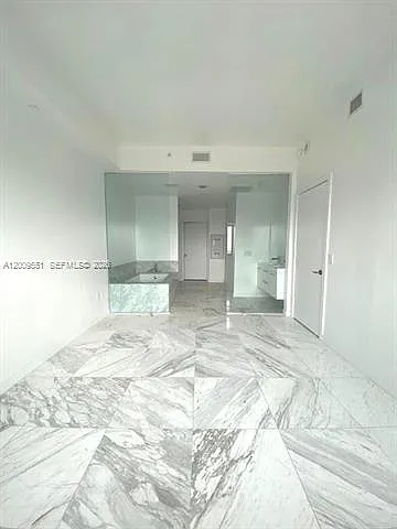 480 NE 31st St #2403 Photo 1