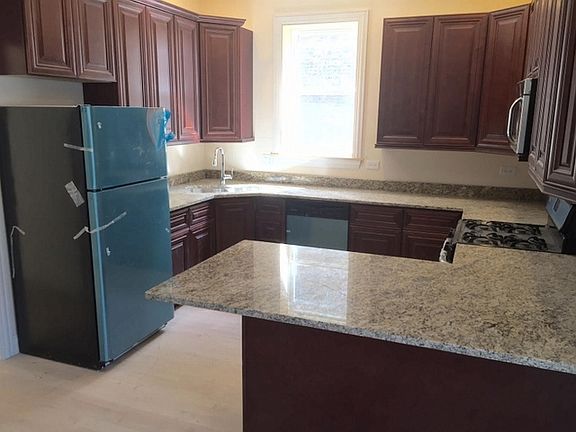 2nd image of 6218 N Lakewood Ave #2