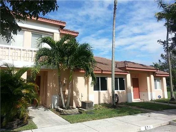 4th image of 877 NW 208th Dr