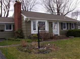 285 Sandalwood Dr, Rochester, NY 14616