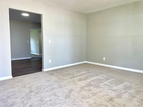 4th image of 2833 Forest Ave