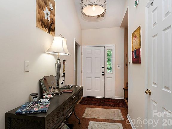 2nd image of 5935 Fitzwilliams Ln