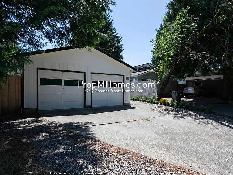 2216 SE Tacoma St — Photo 22