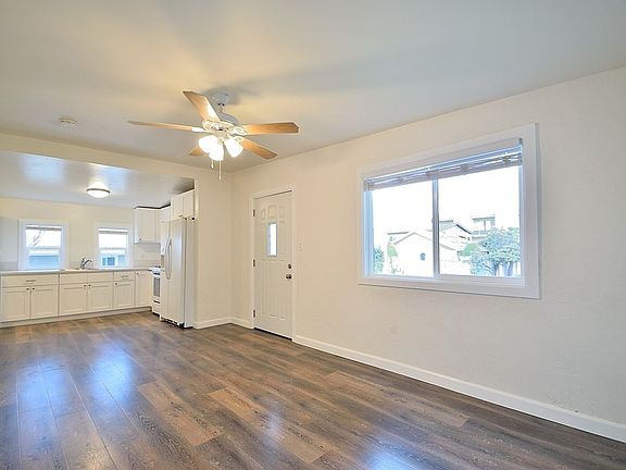 3rd image of 17209-17213 Grevillea Ave