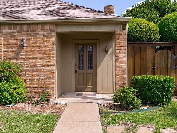 2nd image of 429 Winding Brook Ln