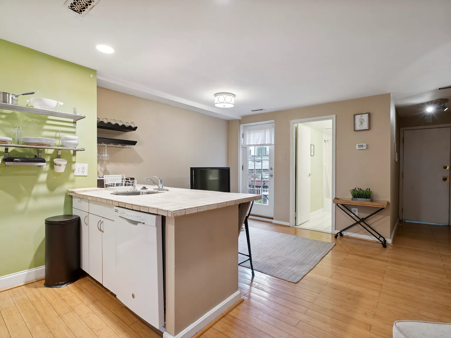1 bed, 600 sqft, $1,975 — Photo 3