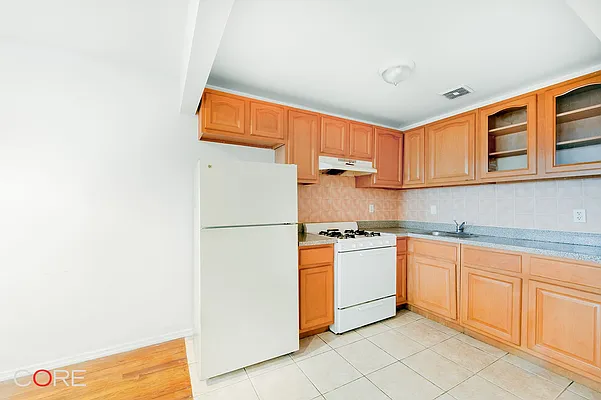 Rented by CORE | media 9