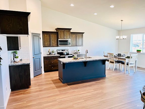 4th image of 1105 Sapphire Dr