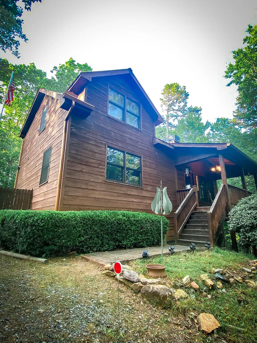 Building Photo - 568 Alcan Way