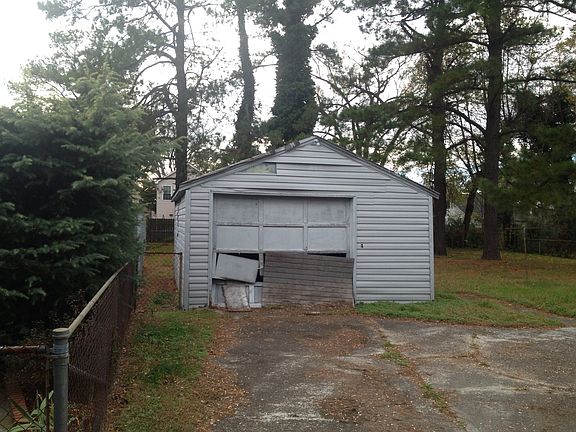 5th image of 1124 Hoover Ave