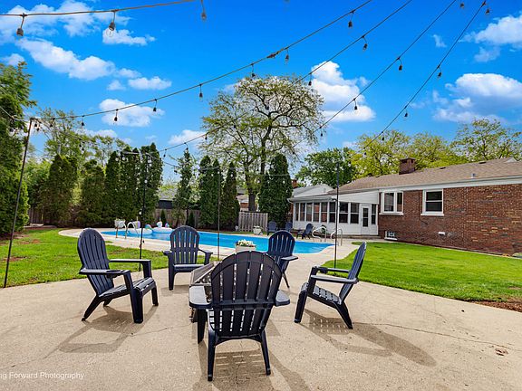 4th image of 10072 Drury Ln