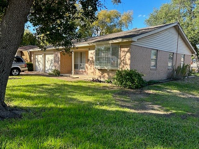1st image of 1216 Cloverdale Dr