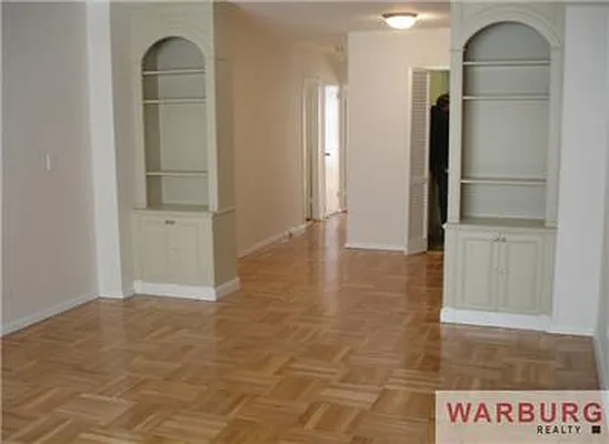 Rented by Warburg | media 10