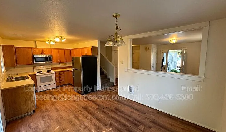 1927 NW Highland Dr — Photo 9