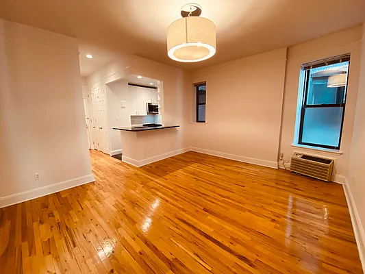 Rented by Metropolis Real Estate of Manhattan | media 3
