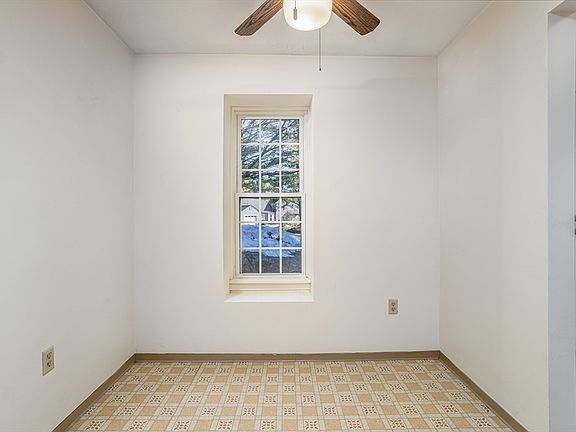 5th image of 303 Ridgefield Cir #A