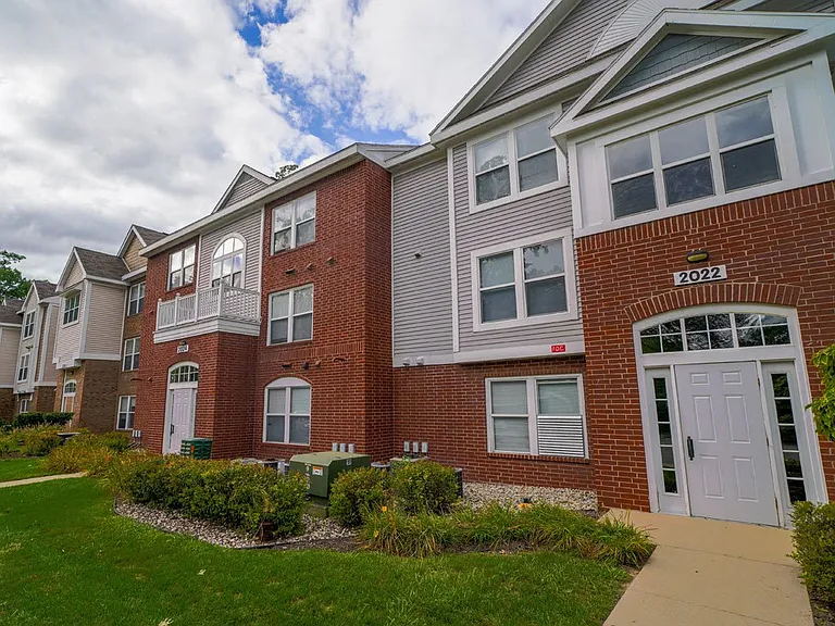 Orchard Lakes Apartments — Photo 39