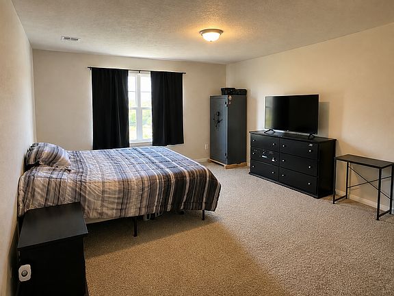 3rd image of 413 Fort Dix Ln