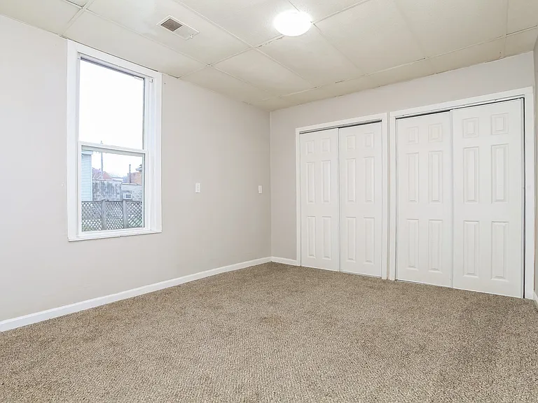 721886_026_bedroom_13495717.jpg