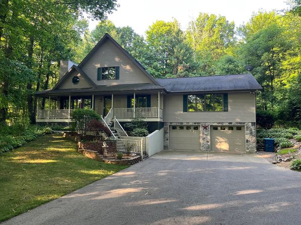 3702 Dumont Rd