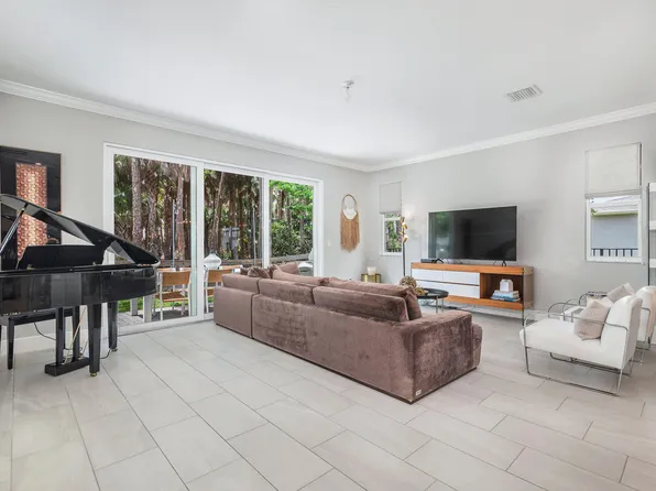 6825 Pointe Of Woods Dr, West Palm Beach, FL 33415