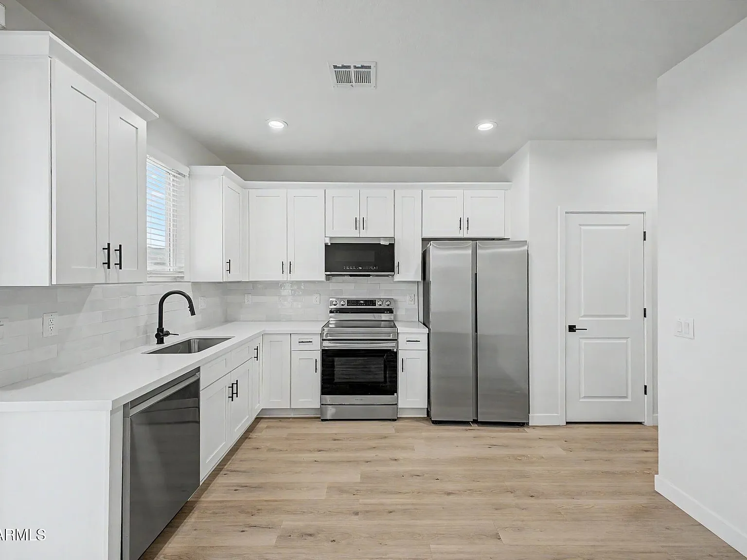 4 bed, 2.5 bath, 1456 sqft, $2,088 — Photo 4