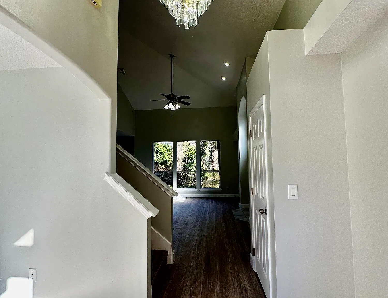4 bed, 2.5 bath, 2447 sqft, $2,500 — Photo 2