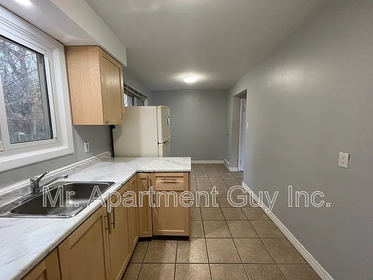 161 Weber St N — Photo 9