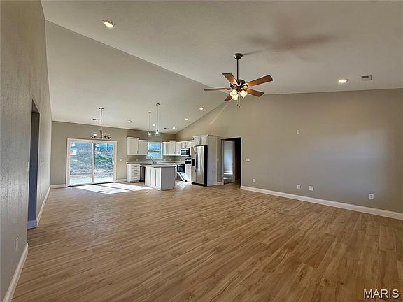 3rd image of 317 Kearbey Dr