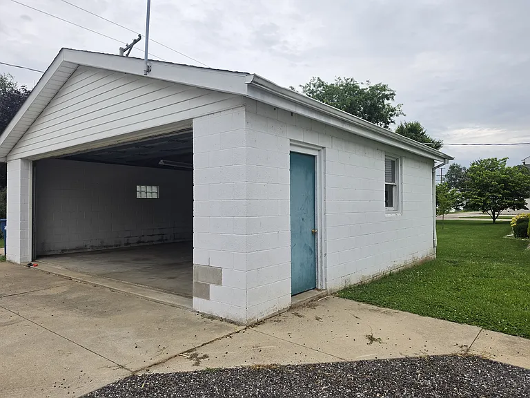 1341 W Station St — Photo 3