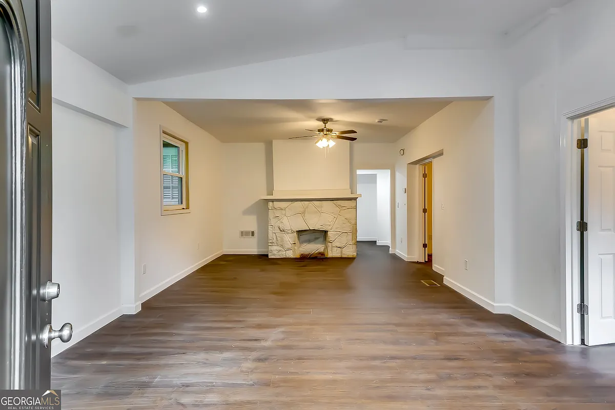 Building Photo - 1126 Briarcliff Pl NE #2