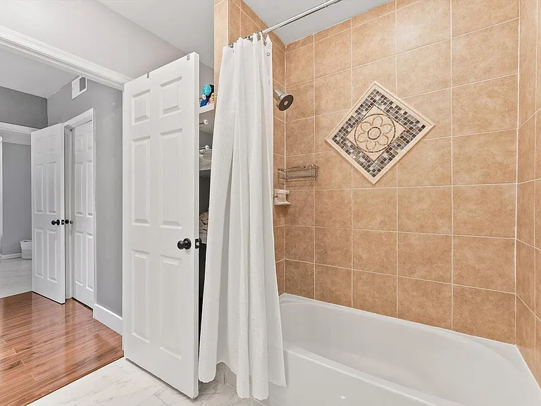 728 NE 9th Ave — Photo 21